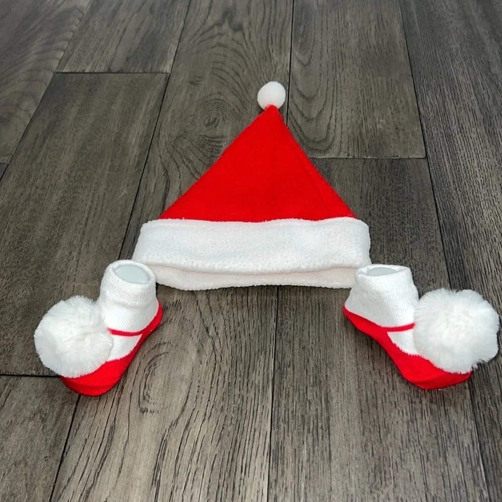 NWOT infant Santa hat with matching sock booties with pom-poms